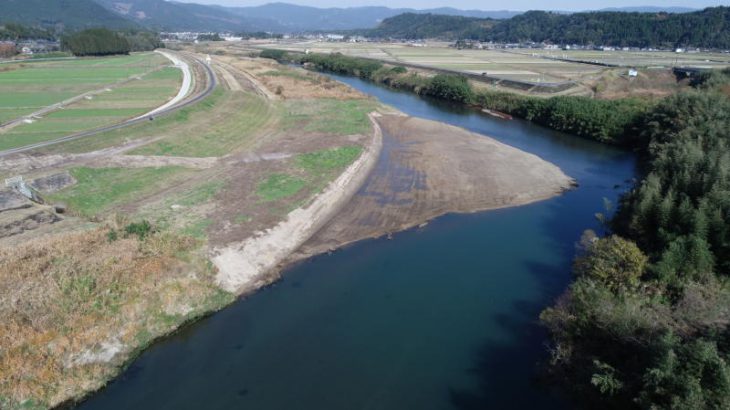 桶寄川合流点河道掘削工事