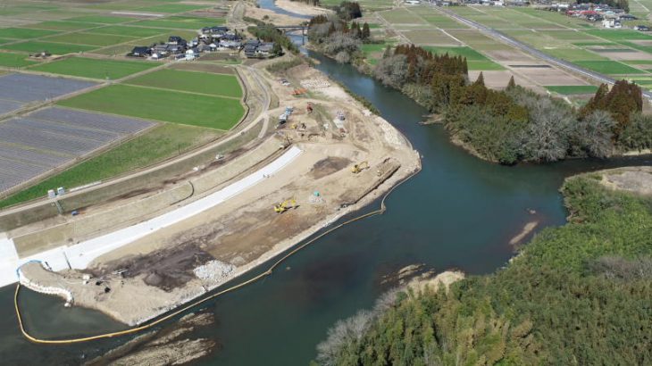 金波田地区中流護岸工事