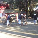 本年も勝栗神社の清掃をおこないました。